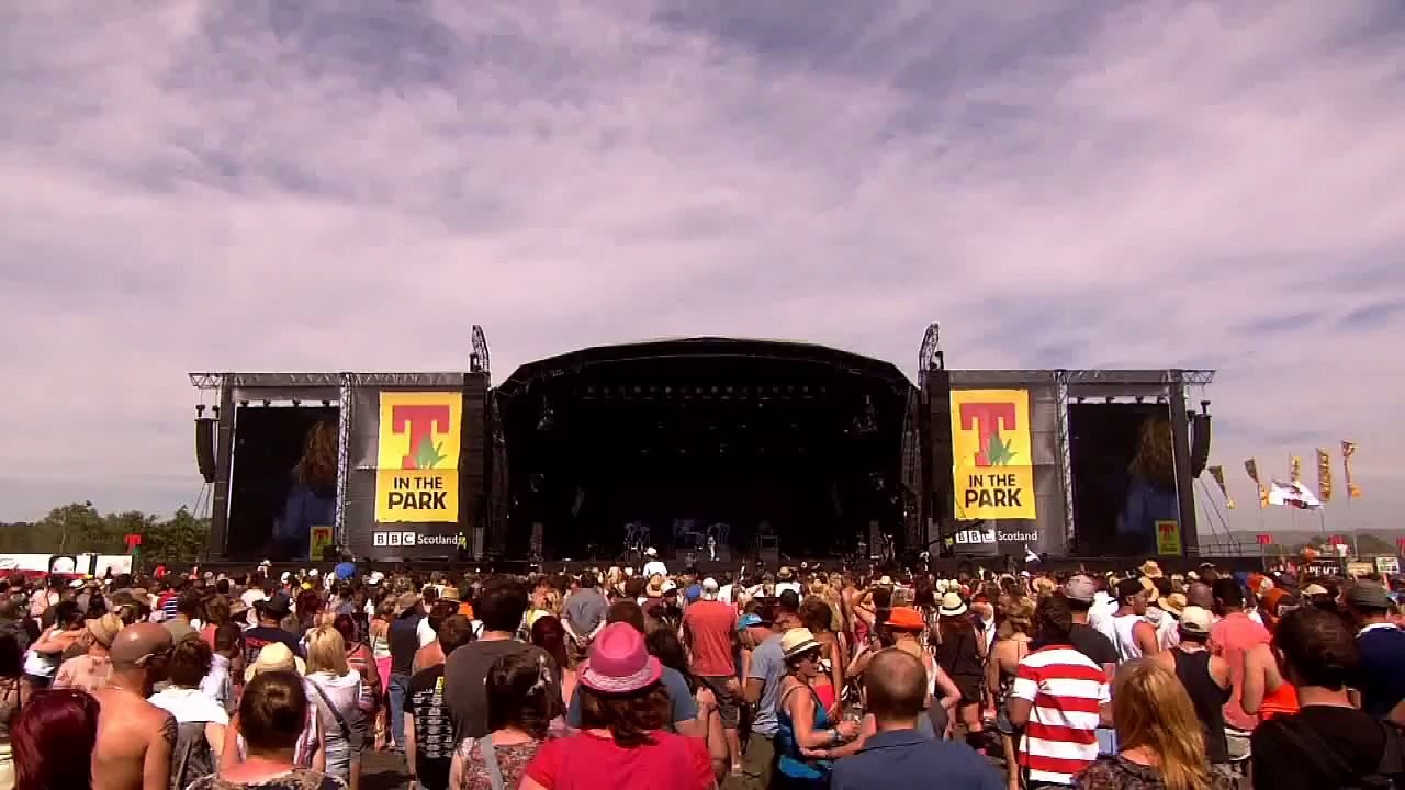 Rita Ora - Hot Right Now (TPark 2013)