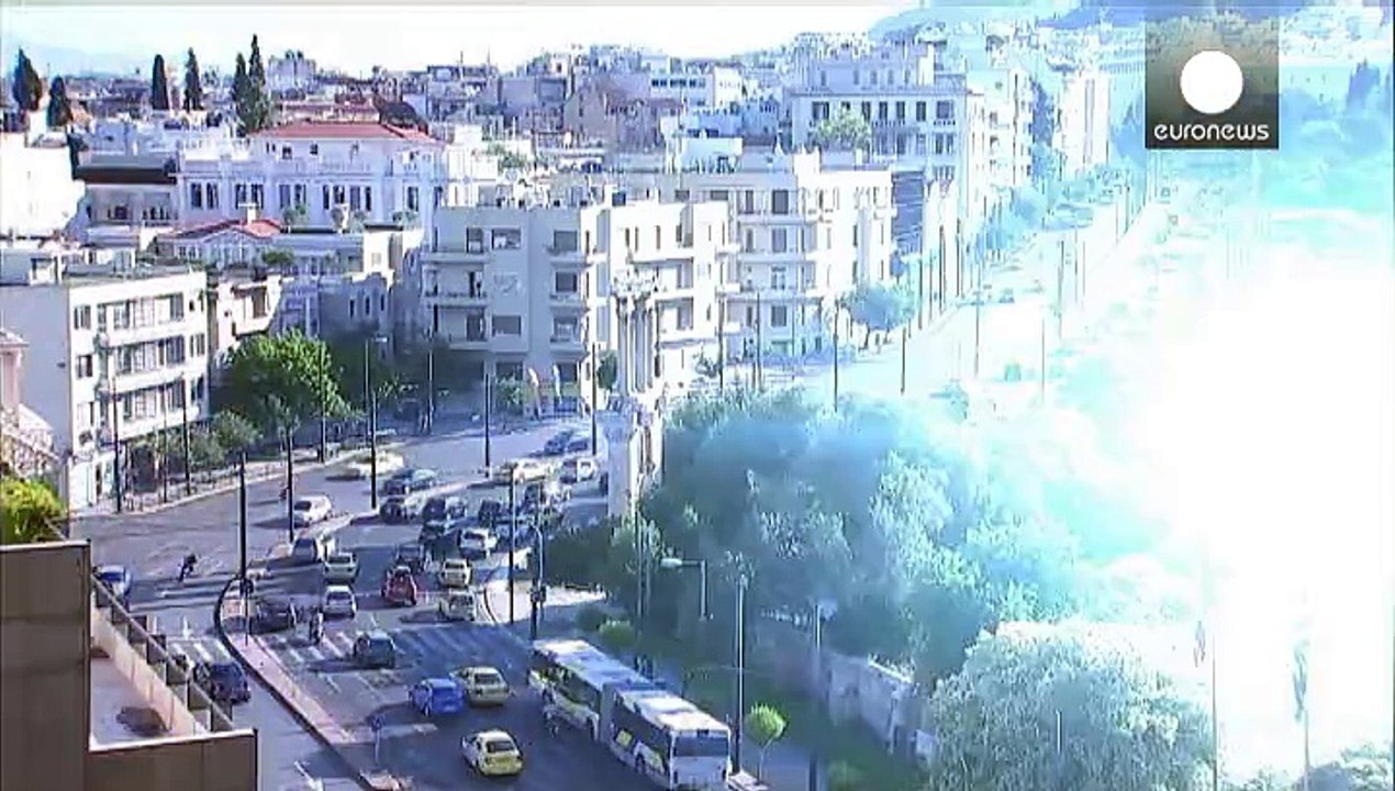 Griechischer automarkt fährt an die wand