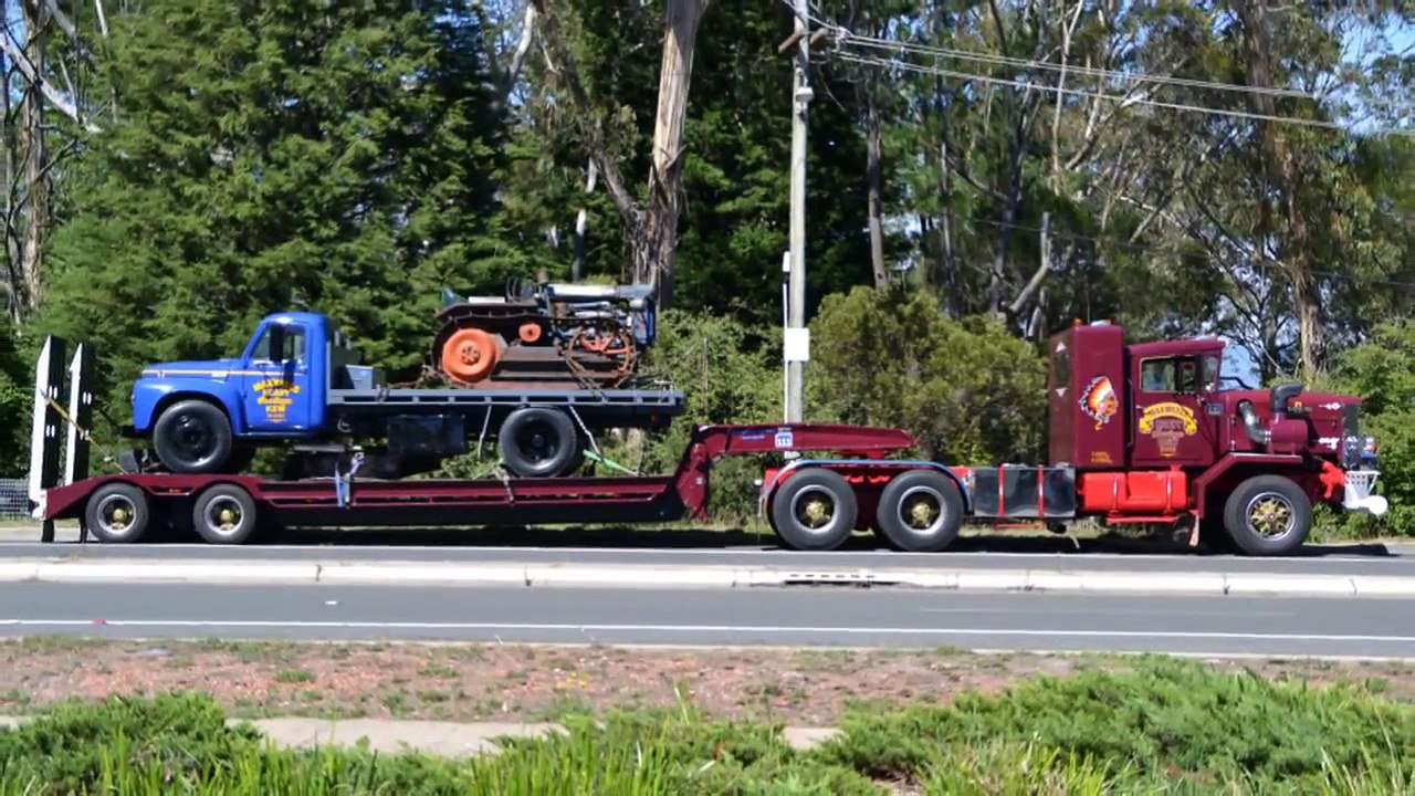 Australian Road Trains (The biggest Trucks in the world)