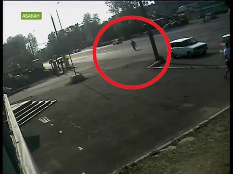 В Абакане водитель забил до смерти пешехода, переходившего дорогу вне перехода