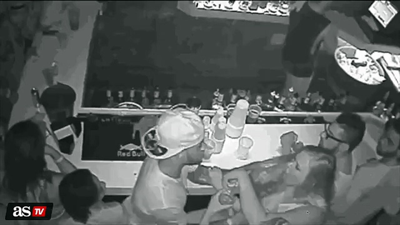 Atleta americano bate em mulher na balada. Veja