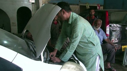 Pakistani mechanic says blindness is no roadblock to success