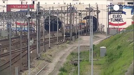 Francia: migrante muore nel tunnel sotto la Manica. Traffico in tilt