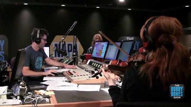 Lindsey Stirling - Round Table Rival