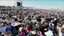Miles de fieles esperan al papa Francisco en el parque Bicentenario de Quito