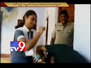 Brave girl teaches eve teaser lesson by thrashing