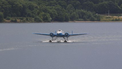 Un hydravion a amerri sur les lacs de l'Eau d'Heure