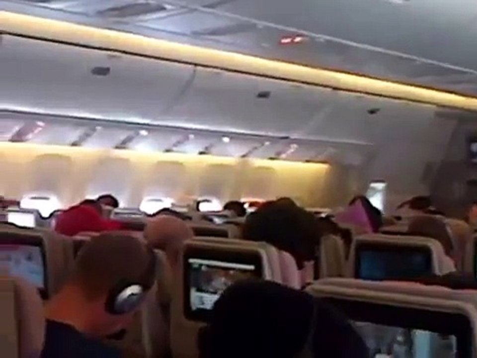 اقلاع طيران الامارات 777-300ER من مطار ماليزيا اقلاع جميل جدا