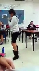 ילדה דתיה רוקדת  מדהים