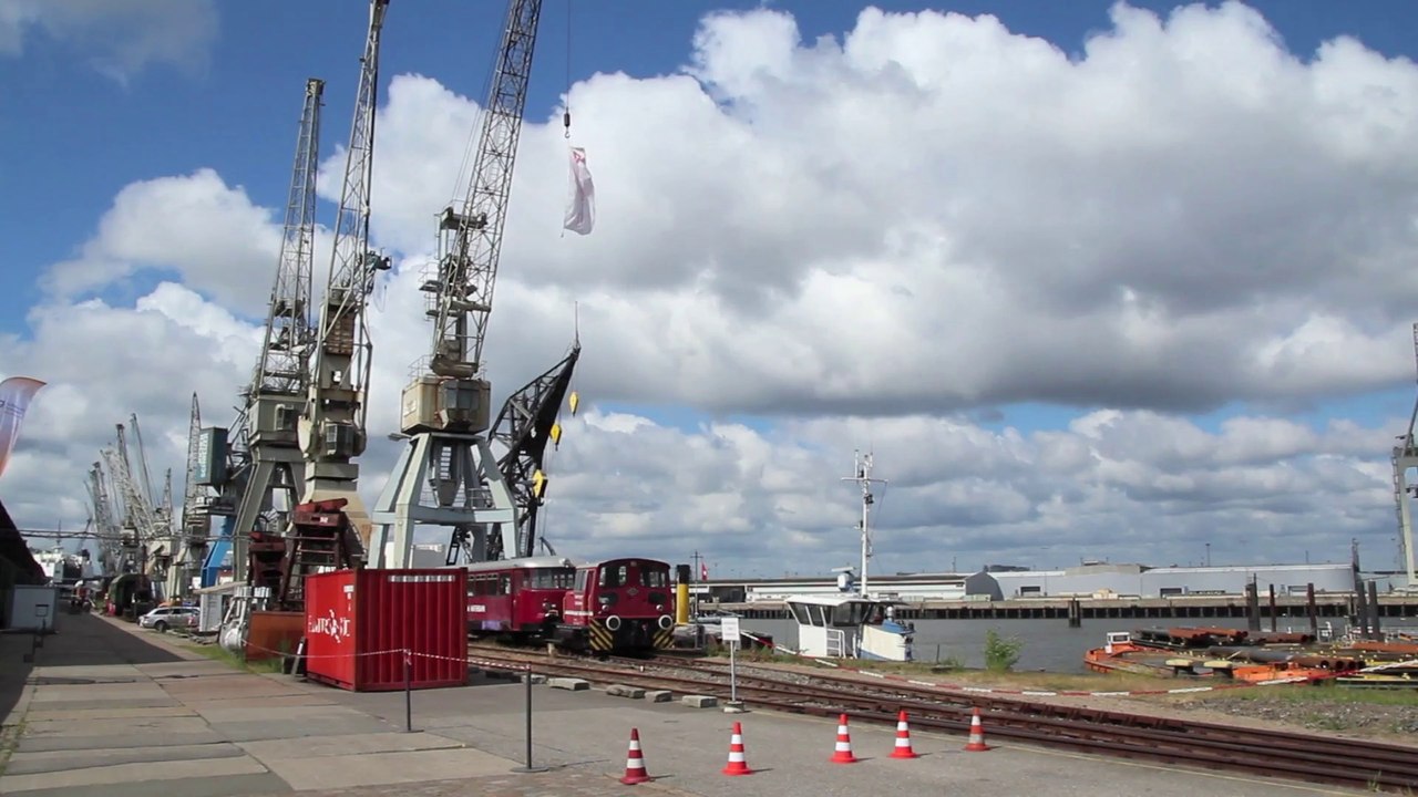 Bungee Alex (Jochen Schweizer Bungee / Hafen Hamburg HD 1080p)