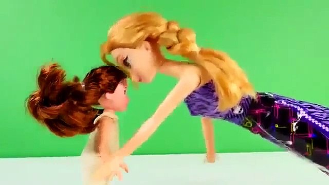 CRAZY Frozen Elsa Hair Makeover by The Zelfs Venus Flytrap Spin Salon Disney Barbie Dolls DCTC