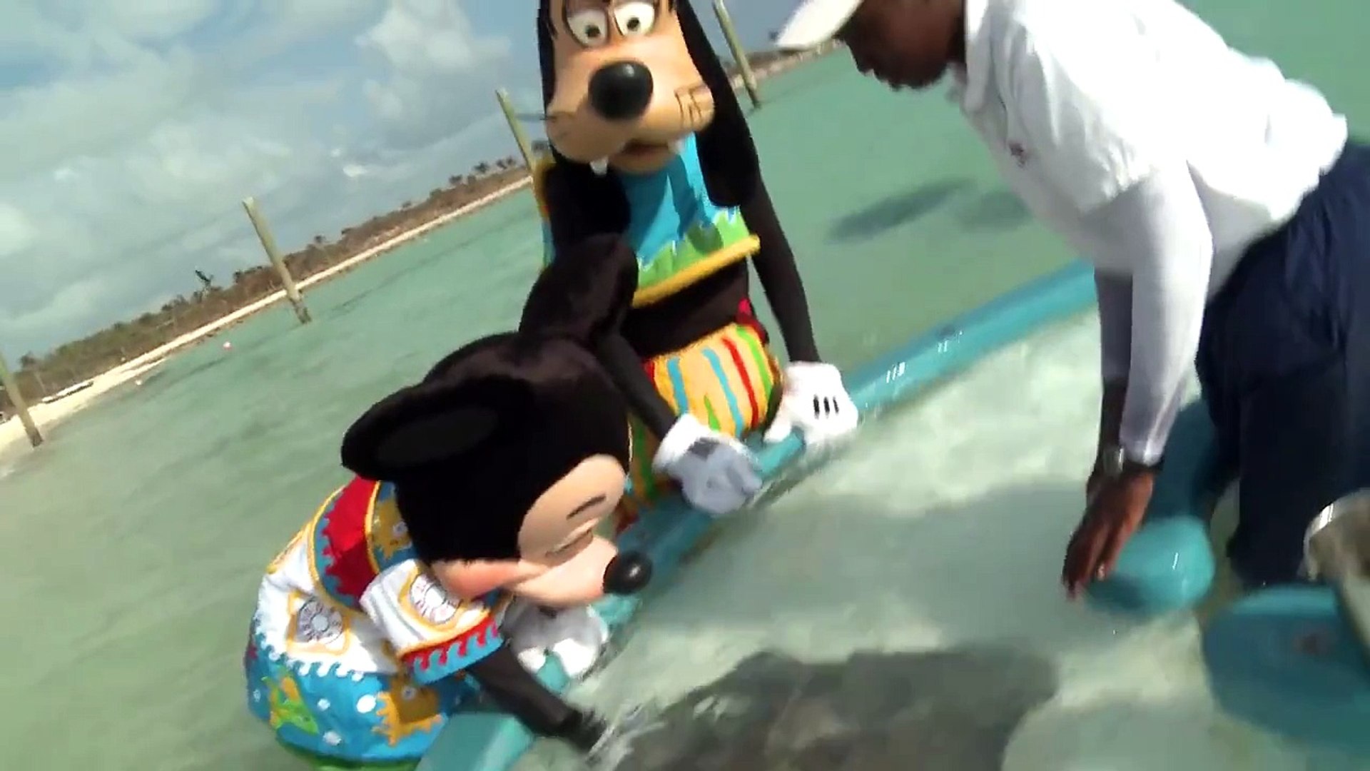 How Disney Friends Play at Castaway Cay | Disney Cruise Line | Disney Parks