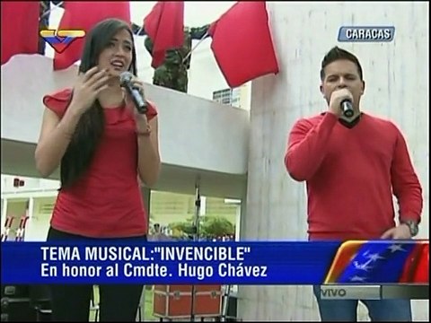 Daniela Cabello y Omar Acedo le cantan a Hugo Chávez