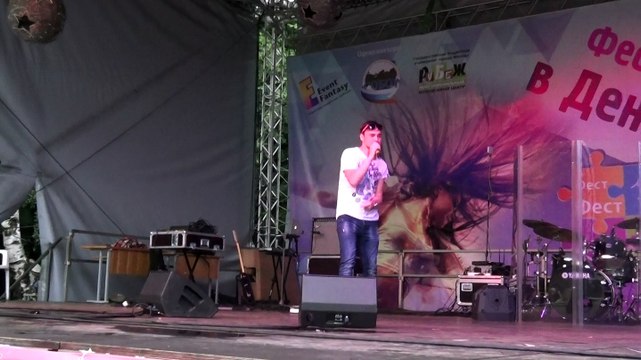 ДАВАЙ ПОДНИМЕМ РУКИ ПРЯМО К НЕБУ