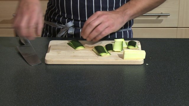 Comment faire une julienne de courgette - Gourmand