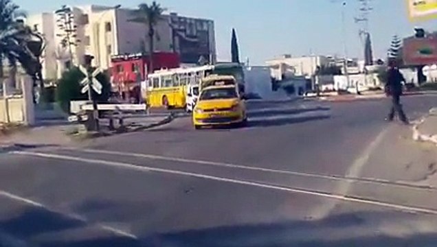 تفرجوا الجهل والمصيبة ألي تتسبب في كوارث و- حوادث شي إينطق يا عباد