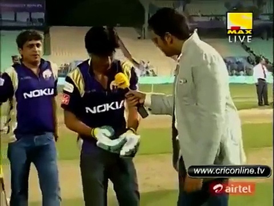 Shahrukh Khan playing cricket