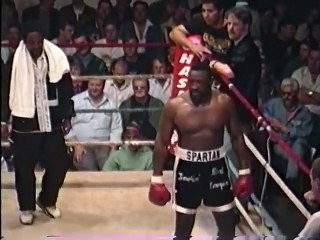 Boxeur Pro vs Amateur invaincu en combat de rue