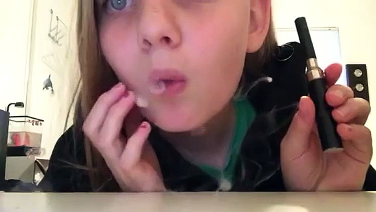 SMOKING A HOOKAH PEN!!!