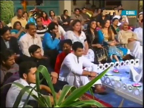 Punjabi song by Arif Lohar and Sanam Marvi(Virsa heritage PTV Live)- Main dadhi kohji