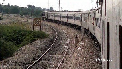 Pakistan Railways: Jaffer Express (Down) Arriving Rohri