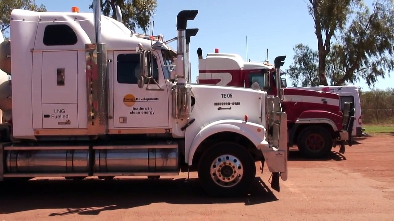 Road Trains  Australia .mpg
