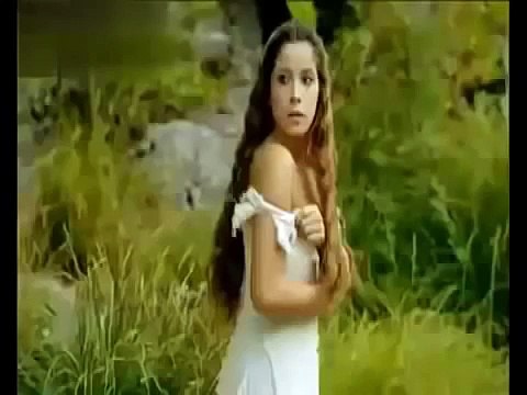 ГОЛАЯ ДЕВУШКА ПЛАВАЕТ СМОТРЕТЬ ВСЕМ!!!