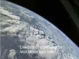 Viaja admirando la tierra desde el espacio con un astronauta