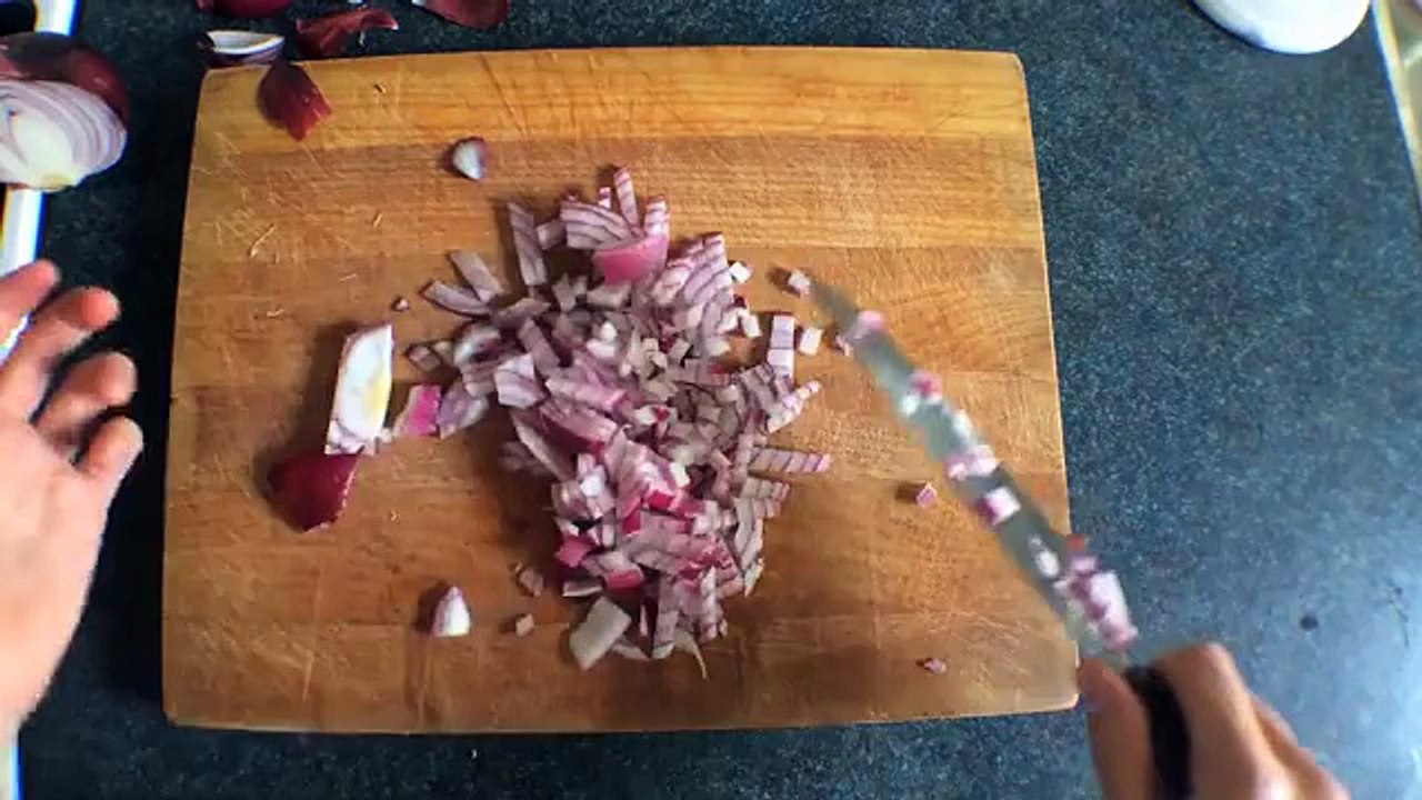 7 Ways to Chop an Onion - You Suck at Cooking