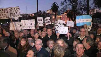 Miles de argentinos salen a la calle en apoyo al juez Cabral