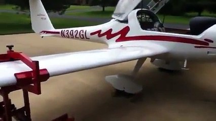 Diamond Motor Glider - Folding the Wings
