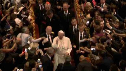 El papa se despide de Ecuador impresionado por la participación popular