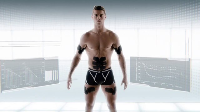 CRISTIANO RONALDO dans une publicité japonaise très bizarre