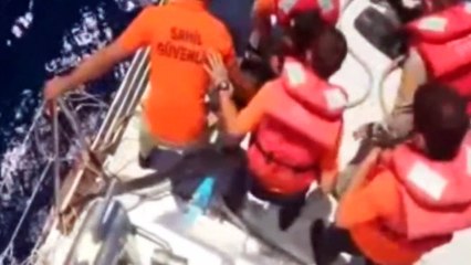 One dead and many migrants missing as boat sinks off Greece