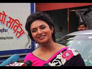 Yeh Hai Mohabbatein Fame Ishita Aka Divyanka On Fans Demand- Looking SEXY In Saree, Watch Video!