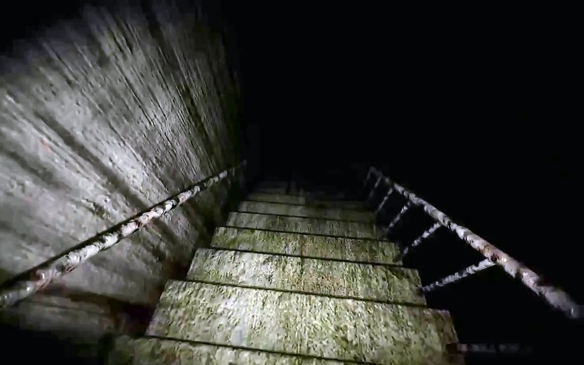 Girlfriend Plays SCP-087 (Haunted﻿ Staircase)