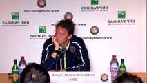 Un journaliste félicite Nicolas Mahut alors qu'il a perdu (Roland-Garros 2014)