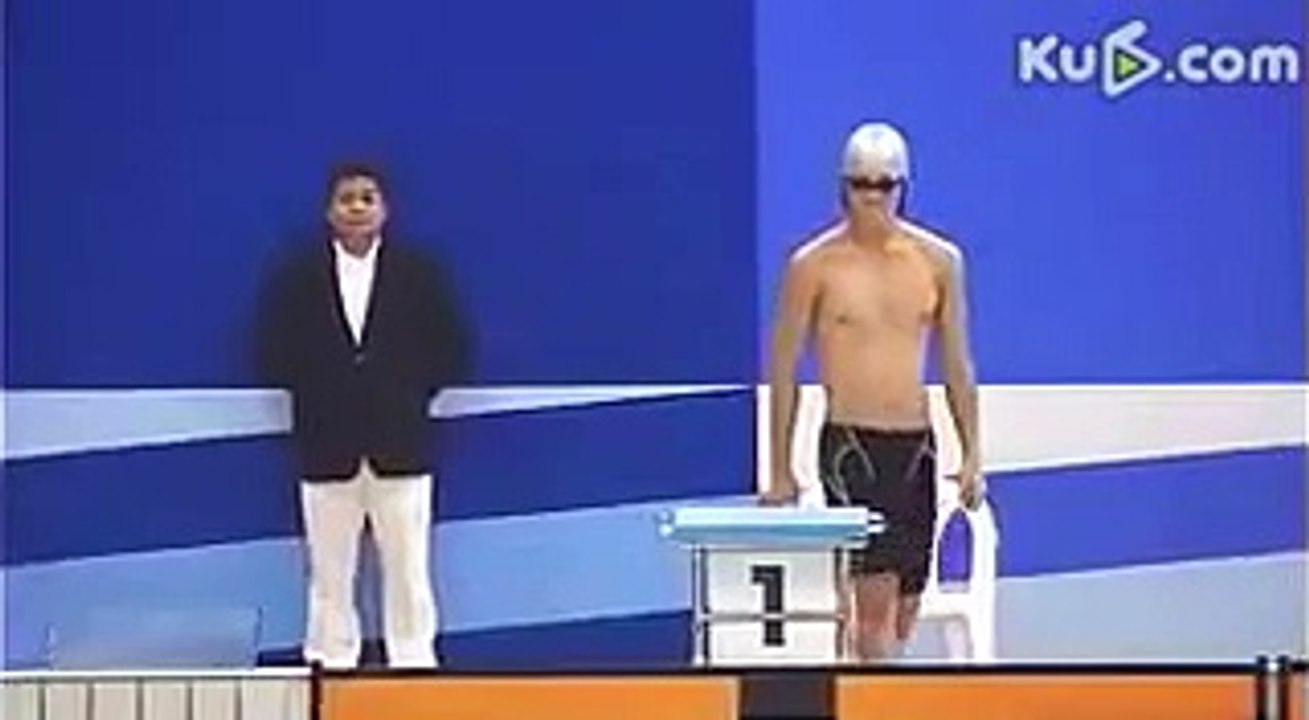 25 japanese men jump together in water