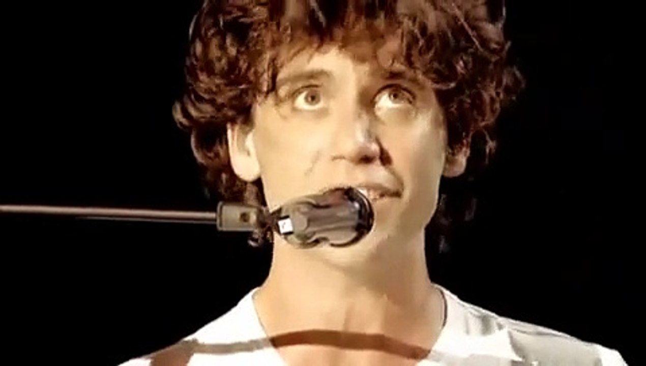 Mika -  Grace Kelly   (en français)   Concert Live