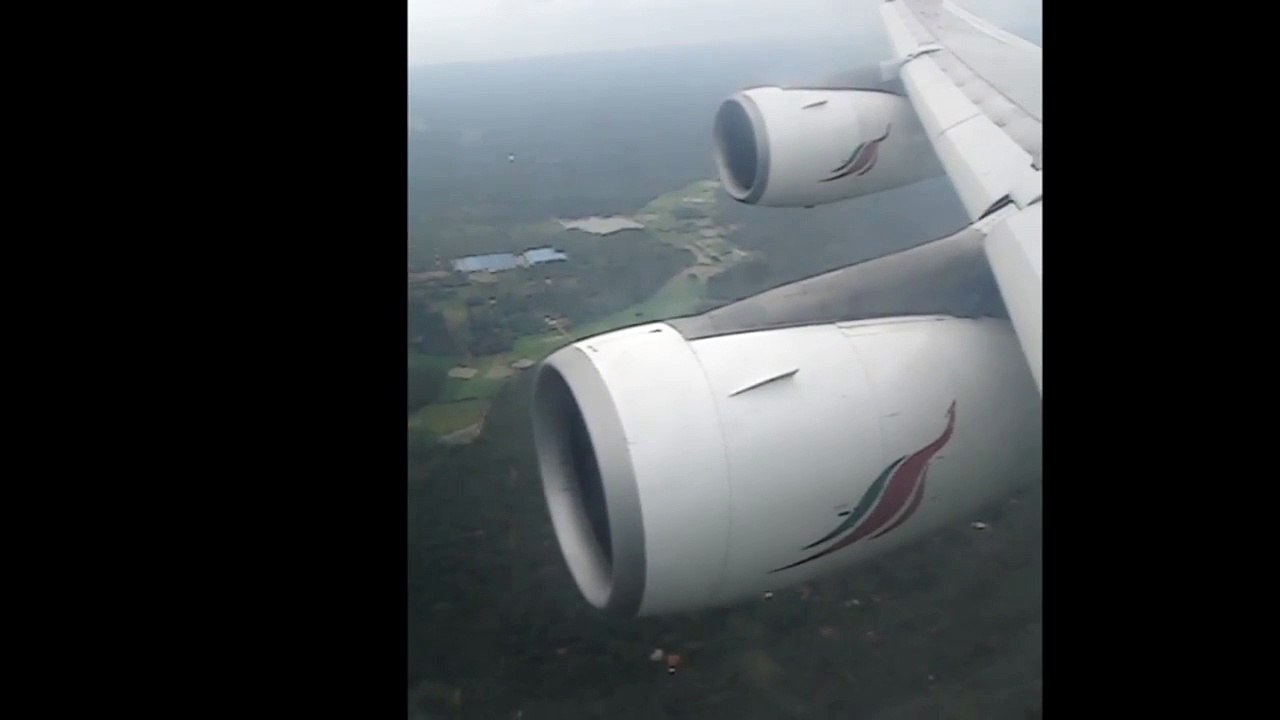 Sri Lankan Airlines Airbus A340 Landing in Colombo Sri Lanka 4R-ADF, final approach to Katunayake