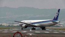 All Nippon Airways　Boeing 777-300  伊丹空港　離陸