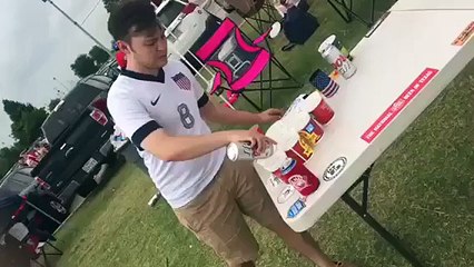 Los americanos  juegan mientras llega la hora