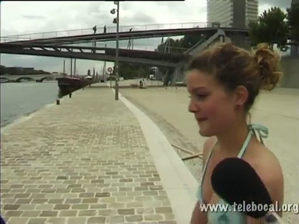 Elle saute dans la Seine !!