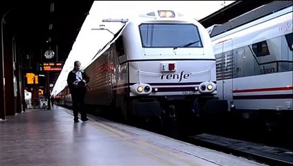 Salida del Talgo 00276 + Intercity 10276 Madrid-Almería
