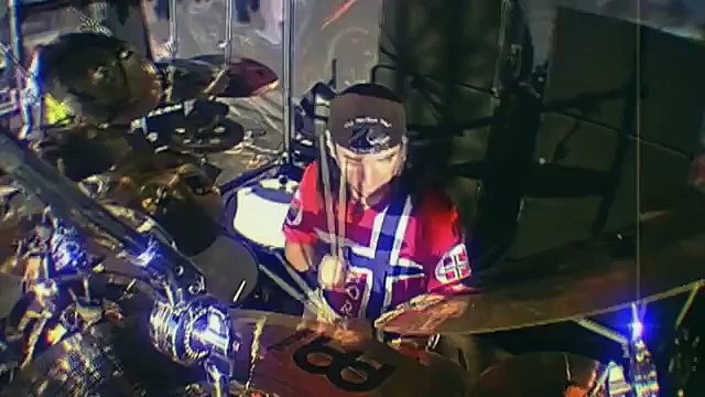 Dragonforce - Through the Fire and Flames ( live wacken )