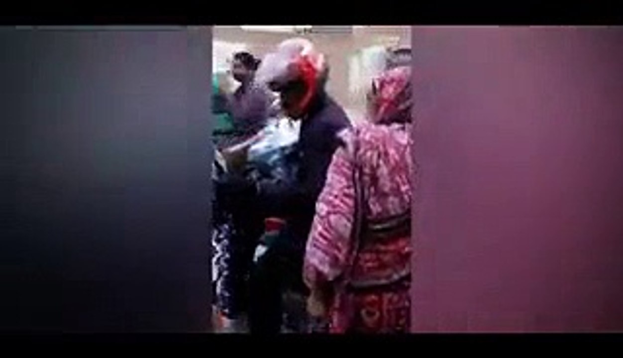 Pakistani Awam Attack On Coke Truck As The Accident Took The Place