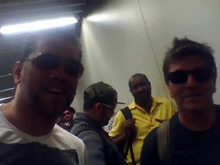 Polemmico & Evandro Mesquita - Aeroporto Int RJ Ida Criciuma Festa Good Times 150315 (08h57m58s)