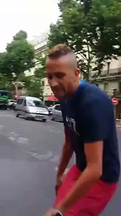 Il veut faire respecter le Ramadan dans un café parisien - Blague pas drôle du tout