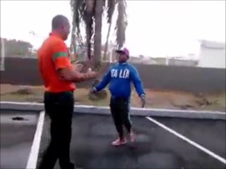 David contre Goliath... Enorme KO