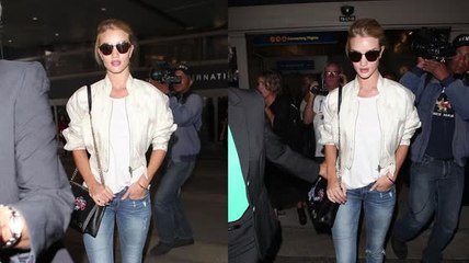 Rosie Huntington-Whiteley a le teint frais à LAX